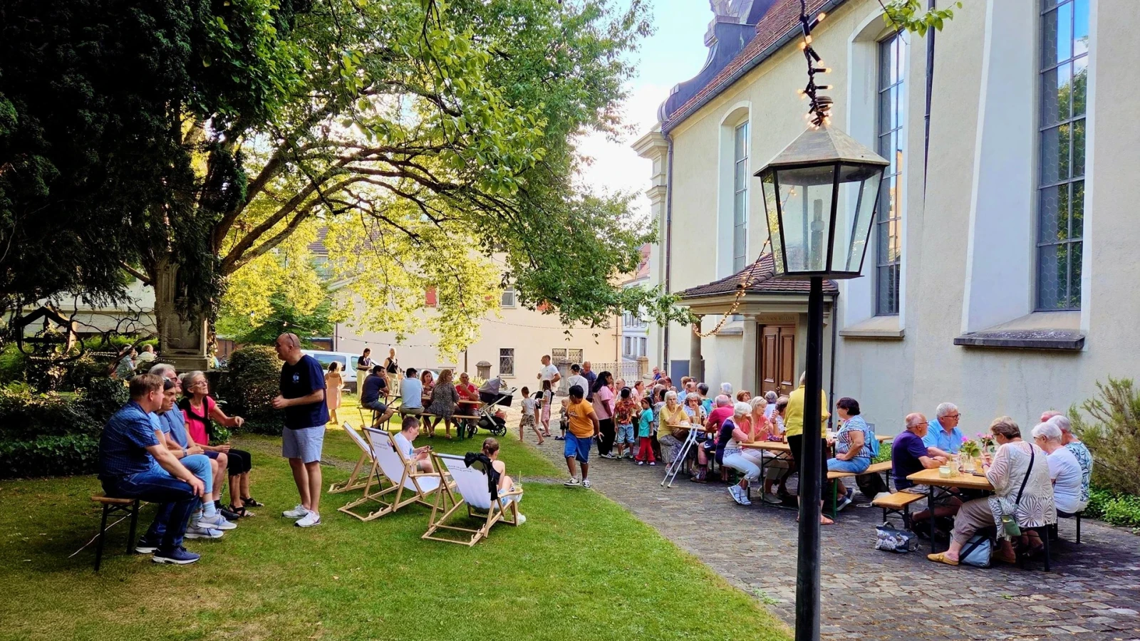 Ein gemütlicher Sommerabend im Kirchpark